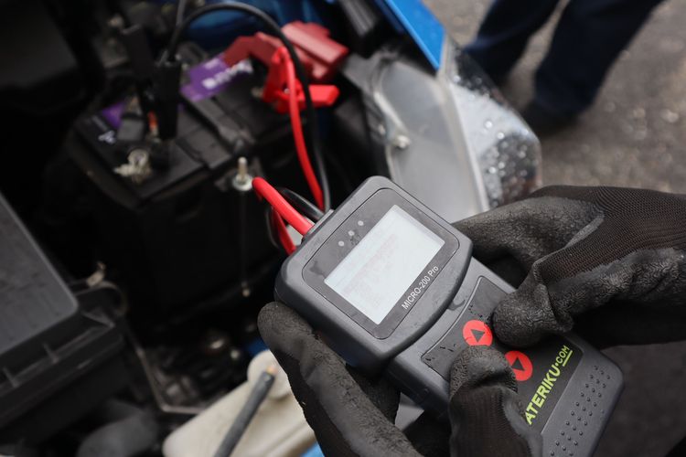 medium_car-battery-health-reading-using-multimeter.JPG