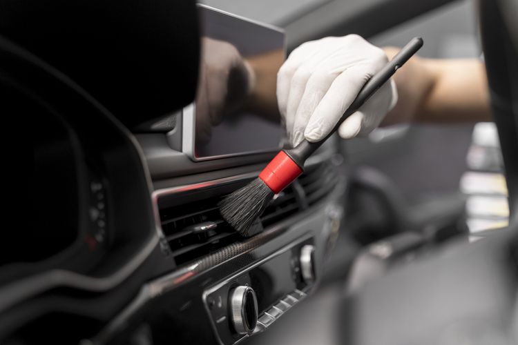 medium_close-up-car-care-process.jpg