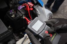thumbnail_car-battery-health-reading-using-multimeter.JPG